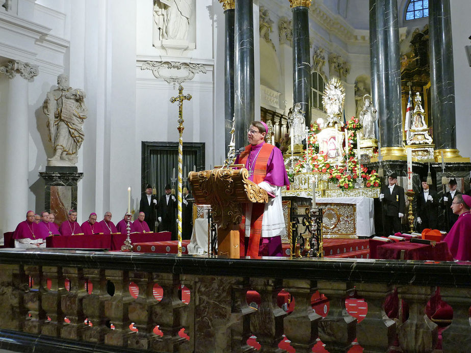 Abschlussvesper der Bischofskonferenz mit Austeilung des Bonifatiussegens (Foto: Karl-Franz Thiede)